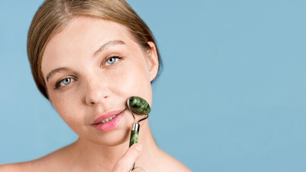 Naturalne podejście do medycyny estetycznej: Jak zachować autentyczność i piękno dzięki nowoczesnym zabiegom